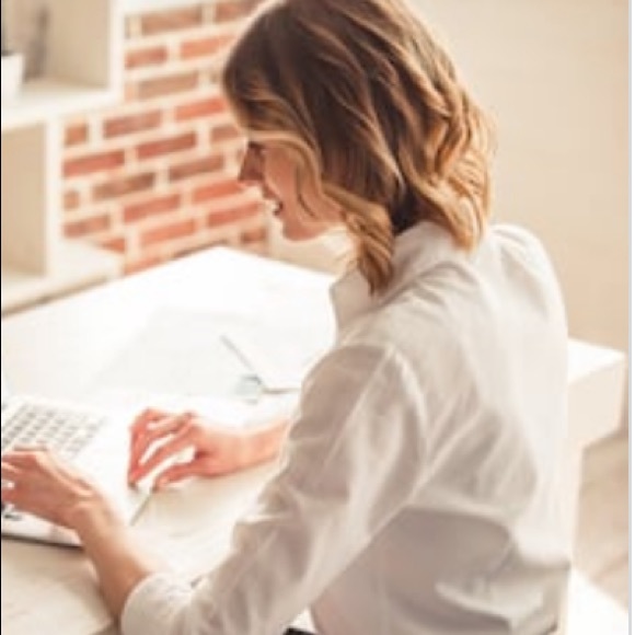 Meet your Posher, Jennifer - Picture 1 of 1